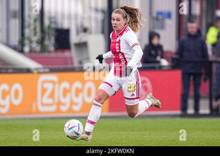 DUIVENDRECHT, PAESI BASSI - 20 NOVEMBRE: Victoria Pelova di Ajax durante la partita olandese di donne azerone Eredivie tra Ajax e PSV Eindhoven a De Toekomst il 20 novembre 2022 a Duivendrecht, Paesi Bassi (Foto di Patrick Goosen/Orange Pictures) Foto Stock