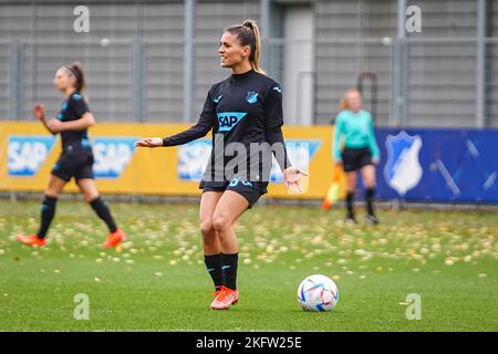 Sinsheim Hoffenheim, Germania. 20th Nov 2022. Sinsheim-Hoffenheim, Germania, 20th 2022 novembre: Ereleta Memeti (23 Hoffenheim) durante il round di 16 partita del DFB-Pokal der Frauen 2022/2023 tra TSG 1899 Hoffenheim e Bayer 04 Leverkusen allo stadio Dietmar-Hopp, Germania. (Norina Toenges/Sports Press Photo/SPP) Credit: SPP Sport Press Photo. /Alamy Live News Foto Stock