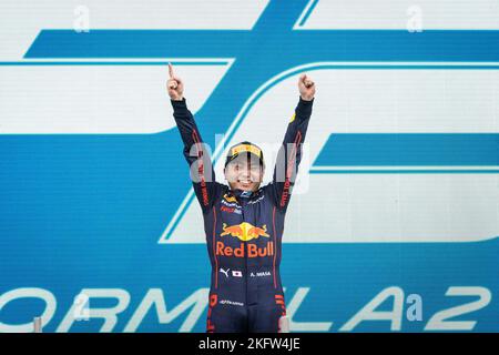 Yas Island, Abu Dhabi - 20/11/2022, IWASA Ayumu (jpn), DAMS, Dallara F2, ritratto, Podio durante il 14th° round del Campionato FIA di Formula 2 2022, dal 18 al 20 novembre 2022 sul circuito pas Marina, a Yas Island, Abu Dhabi - Foto Sebastian Rozendaal / Dutch Photo Agency / DPI Foto Stock