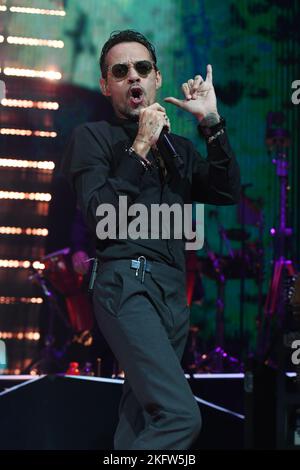 Miami, Florida, Stati Uniti. 19th Nov 2022. Marc Anthony si esibisce durante il Viviendo Tour presso la FTX Arena il 19 novembre 2022 a Miami, Florida. Credit: Mpi04/Media Punch/Alamy Live News Foto Stock