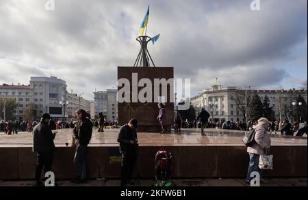 Kherson, Ucraina, Ucraina. 19th Nov 2022. I bambini giocano a Kherson's Liberty Square. Kherson fu ufficialmente liberato dopo nove mesi di occupazione russa il 11 novembre 2022. (Credit Image: © Swet Jacqueline/ZUMA Press Wire) Foto Stock