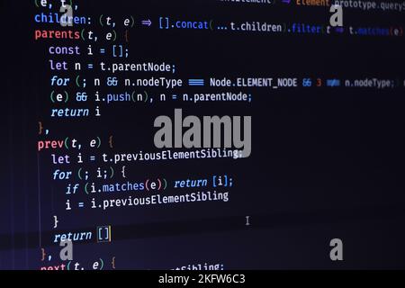 Codice di programmazione dello sviluppatore software. Codice script computer astratto. Schermata del codice di programmazione dello sviluppatore software. Tempo di lavoro programmazione software. Foto Stock