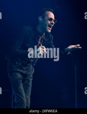 Miami, Florida, Stati Uniti. 19th Nov 2022. Marc Anthony si esibisce durante il Viviendo Tour presso la FTX Arena il 19 novembre 2022 a Miami, Florida. Credit: Mpi04/Media Punch/Alamy Live News Foto Stock