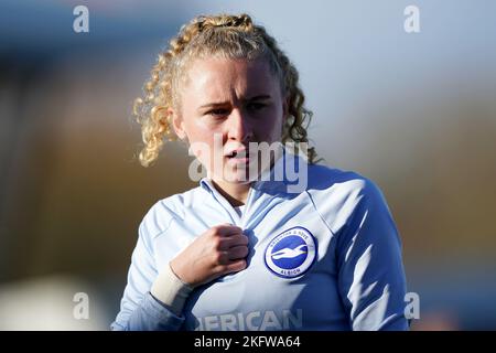 Katie Robinson di Brighton e Hove Albion guarda avanti alla partita della Barclay Women's Super League al Broadfield Stadium di Brighton. Data immagine: Domenica 20 novembre 2022. Foto Stock