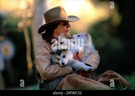 ANNE ARCHER, cuccioli di lupo, notte del lupo, 2002 Foto Stock