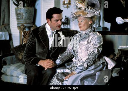 RUPERT EVERETT, Judi Dench, l importanza di essere serio, 2002 Foto Stock