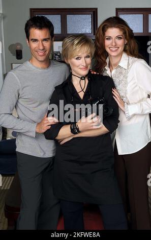 ERIC MCCORMACK, Glenn Close, Debra Messing, VOLONTÀ E GRAZIA : stagione 5, 2002 Foto Stock