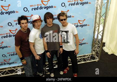 FREEFALLER al Red Dragon Party nel Parco di Cardiff, Galles, 19 giugno 2005. Fotografia: ROB WATKINS. INFO: Freefaller è stata una band pop rock britannica attiva a metà degli anni '2000 Conosciuti per le loro melodie accattivanti, hanno guadagnato una breve popolarità con singoli come "Do This! Fallo!" E' abbastanza buono per te. La band si sciolse poco dopo il loro successo iniziale. Foto Stock