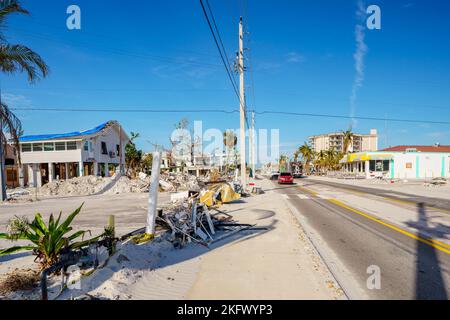 Fort Myers Beach, Florida, Stati Uniti - 19 novembre 2022: Vista lungo Estero Blvd Hurricane Ian Aftermath Foto Stock