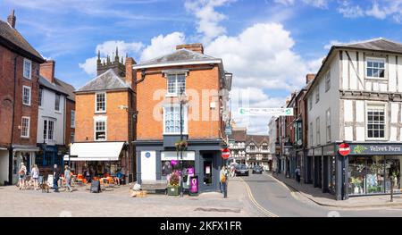 Ludlow Shropshire negozi sul mercato e sulla High Street a Ludlow Shropshire Inghilterra UK GB Europa Foto Stock