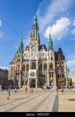 Piazza del mercato con lo storico edificio del municipio a Liberec, Repubblica Ceca Foto Stock