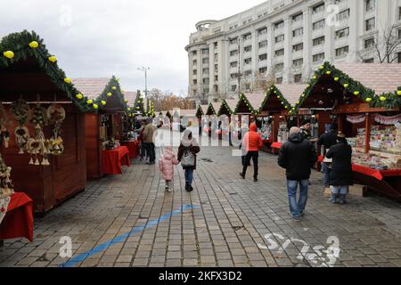 Bucarest, Romania - 20 novembre 2022: Dettagli dal mercatino di Natale di Piata Constitutiei (Piazza della Costituzione) a Bucarest. Foto Stock