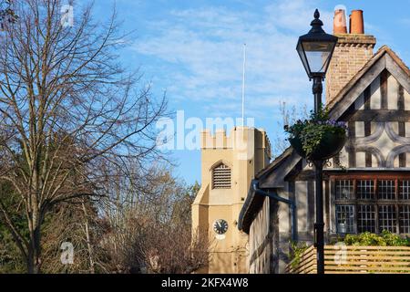 L'Antica Casa e la chiesa di Santa Maria nel villaggio di Walthamstow, Londra del Nord Regno Unito Foto Stock