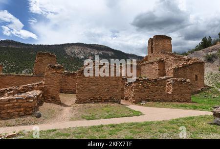 Rovine della missione di San José de los Jémez, costruita nel 1621, nella valle del fiume Jemez del New Mexico. Foto Stock