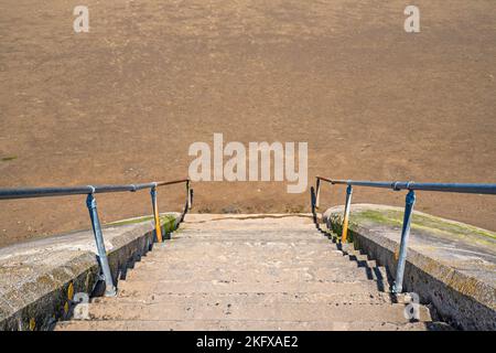 A pochi passi dalla Promenade alla spiaggia, Morecambe Foto Stock