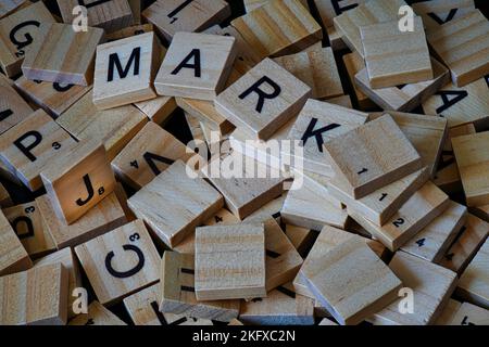 Il messaggio in un mucchio di blocchi di legno Foto Stock