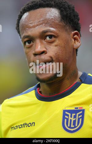 Al Khor, Qatar. 20th Nov 2022. Romario Ibarra dell'Ecuador guarda durante la Coppa del mondo FIFA Qatar 2022 Group Una partita tra Qatar ed Ecuador allo Stadio al Bayt di al Khor, Qatar, il 20 novembre 2022. Foto di Peter Dovgan. Solo per uso editoriale, licenza richiesta per uso commerciale. Non è utilizzabile nelle scommesse, nei giochi o nelle pubblicazioni di un singolo club/campionato/giocatore. Credit: UK Sports Pics Ltd/Alamy Live News Foto Stock