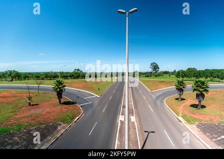 Strada asfaltata in Brasile in Sud America Foto Stock