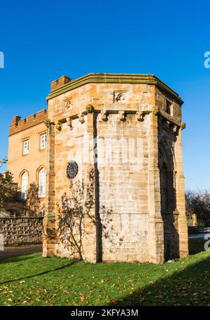 Classificato 18th ° secolo ottagonale torre d'acqua o casa di condotta a Durham città, Co. Durham, Inghilterra, Regno Unito Foto Stock