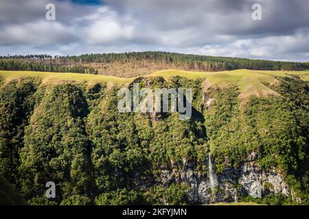 Canyon Boa vista e cascata, paesaggio spettacolare nel Brasile Meridionale Foto Stock