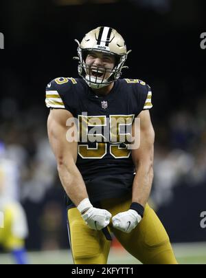 New Orleans, Stati Uniti. 21st Nov 2022. Kaden Elliss (55) festeggia un sacco di Los Angeles Rams nel quartback Bryce Perkins (16) al Caesars Superdome di New Orleans domenica 20 novembre 2022. Foto di AJ Sisco/UPI. Credit: UPI/Alamy Live News Foto Stock