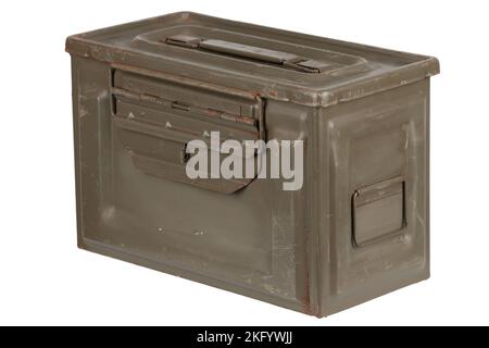 US Army verde metallo .50 cal munizioni scatola isolato su bianco. Foto Stock