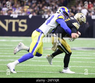 New Orleans, Stati Uniti. 20th Nov 2022. Il linebacker dei Los Angeles Rams Leonard Floyd (54) squarterback dei New Orleans Saints Andy Dalton (14) durante un concorso della National Football League al Caesars Superdome di New Orleans, Louisiana, domenica 20 novembre 2022. (Foto di Peter G. Forest/Sipa USA) Credit: Sipa USA/Alamy Live News Foto Stock