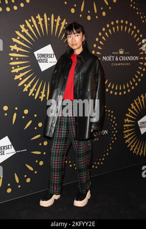 Mimi Xu frequenta Skate alla Somerset House con Moët & Chandon Foto Stock