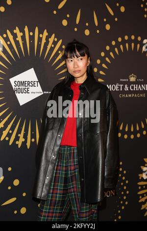 Mimi Xu frequenta Skate alla Somerset House con Moët & Chandon Foto Stock