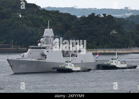 Prefettura di Kanagawa, Giappone - 05 settembre 2021: Royal Netherlands Navy HNLMS Evertsen (F805), fregata di classe De Zeven Provincien. Foto Stock