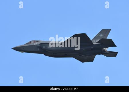 Prefettura di Aomori, Giappone - 11 settembre 2022: Japan Air Self-Defense Force Lockheed Martin F-35A Lightning II furtiva multirolo combattente. Foto Stock