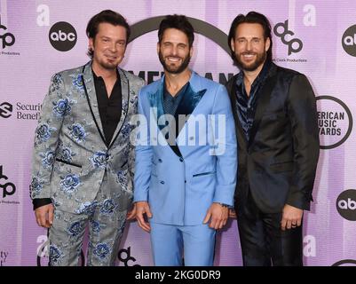 Los Angeles, California, Stati Uniti. 20th Novembre 2022. Parmalee in arrivo agli American Music Awards 2022 che si sono tenuti presso il Microsoft Theatre il 20 novembre 2022 a Los Angeles, California. © Tammie Arroyo / AFF-USA.com Credit: AFF/Alamy Live News Foto Stock