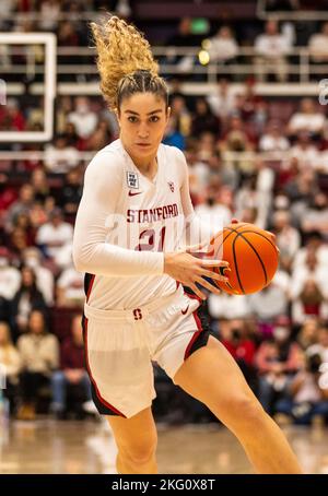 Padiglione degli aceri Stanford, California. 20th Nov 2022. CA, U.S.A. Stanford Forward Brooke Demeter (21) va al paniere durante la partita di pallacanestro femminile NCAA tra i South Carolina Gamecocks e lo Stanford Cardinal. La Carolina del Sud ha battuto Stanford 76-71 negli straordinari al Maples Pavilion Stanford, California. Thurman James /CSM/Alamy Live News Foto Stock