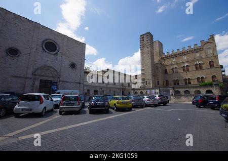 Ascoli Piceno - Regione Marche - Italia - Piazza Sant'Agostino Foto Stock