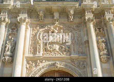 San Giacomo la scultura di Moor-Sayer. Convento di San Marcos, Leon, Spagna. Edificio del XII secolo che ospita ora un lussuoso hotel Parador Foto Stock