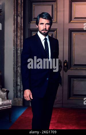 JAMES BROLIN IN HOTEL (1983), diretto da VINCENT MCEVEETY, JAMES BROLIN e JEROME COURTLAND. Credit: Aaron Spelling Productions / Album Foto Stock