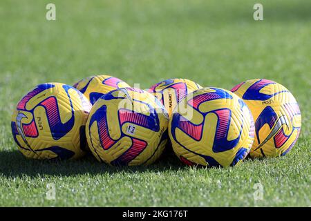 Una visione generale delle palle di partita delle donne Liverpool durante la partita della Super League delle donne di Barclays tra le donne di Brighton e Albion Hove contro Liverpool Foto Stock