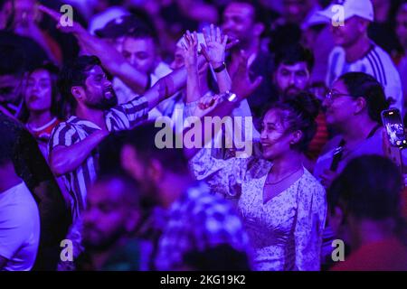 Doha, Qatar. 19th Nov 2022. I fan delle tariffe Mariam al primo festival al FIFA Fan Festival 18 novembre 2022 a Doha, Qatar. (Foto di Ayman Aref/NurPhoto)0 Credit: NurPhoto/Alamy Live News Foto Stock