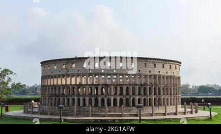 Vista del Colosseo nel Parco delle sette meraviglie di Kota, Rajasthan, India. Foto Stock