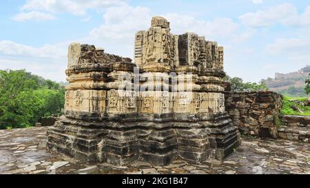 Rovine del tempio di Juna Bhilwara, Kumbhalgarh Fort, Rajasthan, India. Foto Stock