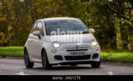 2014 Fiat 500 piccola auto bianca Foto Stock