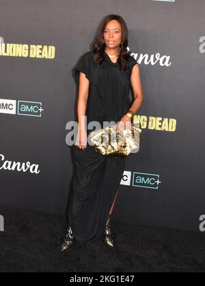 Los Angeles, California, Stati Uniti. 20th Nov 2022. L'attrice/regista Aisha Tyler partecipa al Walking Dead Live - The finale Event all'Orpheum Theatre il 20 novembre 2022 a Los Angeles, California, USA. Credit: Barry King/Alamy Live News Foto Stock
