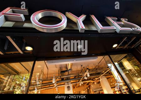 Facciata di Foyles, la famosa libreria su Charing Cross Road, Londra Foto Stock