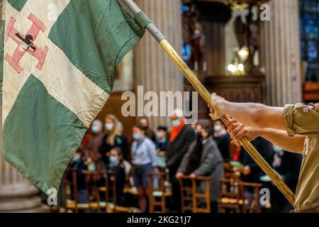 Messa domenicale nella chiesa cattolica di Saint Philippe du Roule, Parigi. Foto Stock