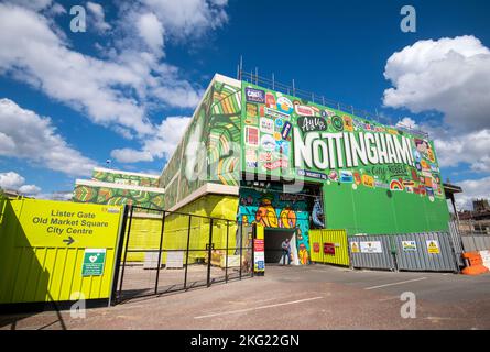 Nuova passerella pedonale da Carrington Street fino a Lister Gate sul lato sud del centro di Nottingham, Nottinghamshire Inghilterra Regno Unito Foto Stock