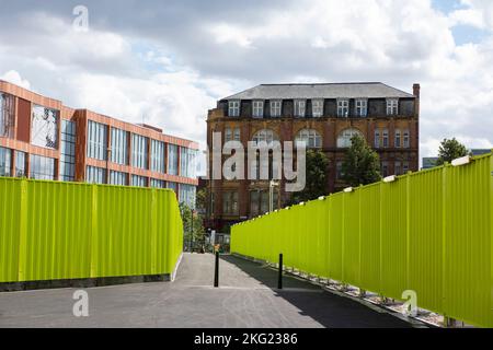 Nuova passerella pedonale da Carrington Street fino a Lister Gate sul lato sud del centro di Nottingham, Nottinghamshire Inghilterra Regno Unito Foto Stock