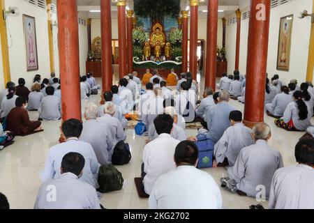 Tempio buddista Thien Quang Co Tu. Cerimonia buddista. Tan Chau. Vietnam. Foto Stock