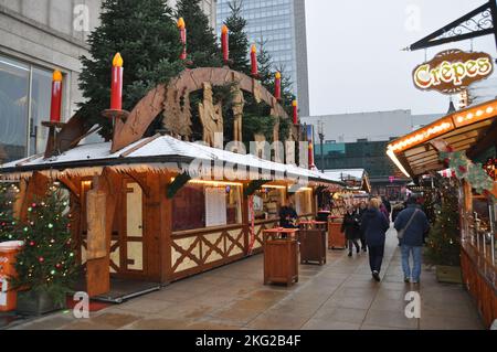 Berlino, Germania. 21st Nov 2022. Mercatino di Natale sulla Alexanderplatz di Berlino, 21 novembre 2022. Credit: Ales Zapotocky/CTK Photo/Alamy Live News Foto Stock