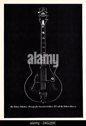 Una pubblicità minimalista di una rivista musicale 1969 per la chitarra Gibson Citation era lo strumento di produzione più ornato, laborioso e costoso mai realizzato dall'azienda. Con un prezzo impressionante di $$2500, la chitarra era oltre il doppio del costo del Super 400CN, fino ad allora il top-line acustico di Gibson. Foto Stock