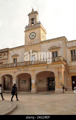 Fasano, Italia. Vista esterna dell'edificio della Torre dell'Orologio